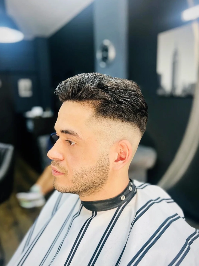 Corte con degradé y barba en JBARON